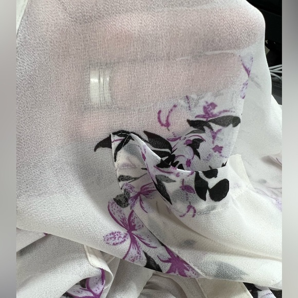 Torrid sz. 4 Sheer Blouse with purple and black flowers, Plus Size - Picture 6 of 8